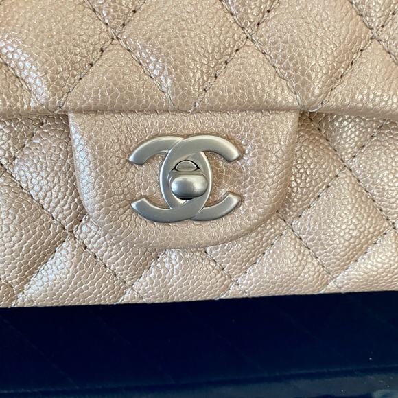 Chanel Classic Flap - Medium - Picture 7 of 10